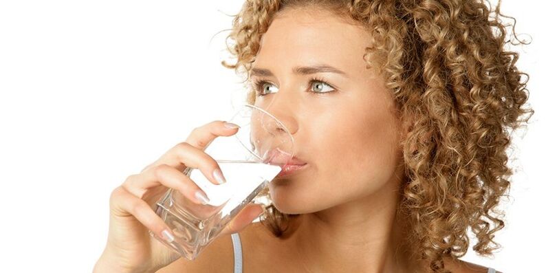 בדיאטת שתייה יש לצרוך 1. 5 ליטר מים מטוהרים, בנוסף לנוזלים אחרים