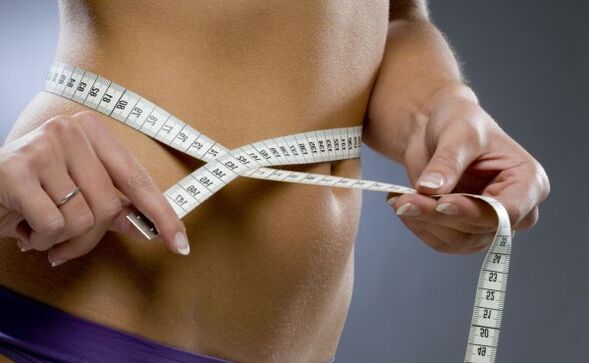 לאחר ירידה של 7 קג בשבוע הודות לדיאטות ותרגילים, אתה יכול להשיג צורות חינניות. 