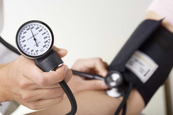 חל איסור על אנשים עם לחץ דם גבוה לעקוב אחר הדיאטה העצלה